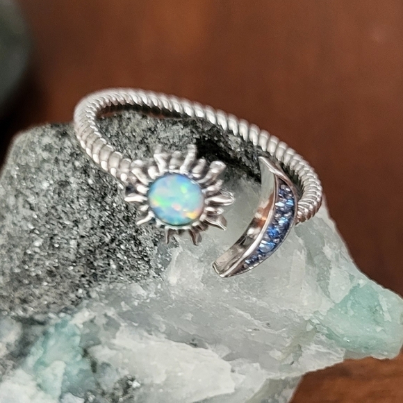 NWT 925 SS Star and Moon adjustable ring - Picture 1 of 3